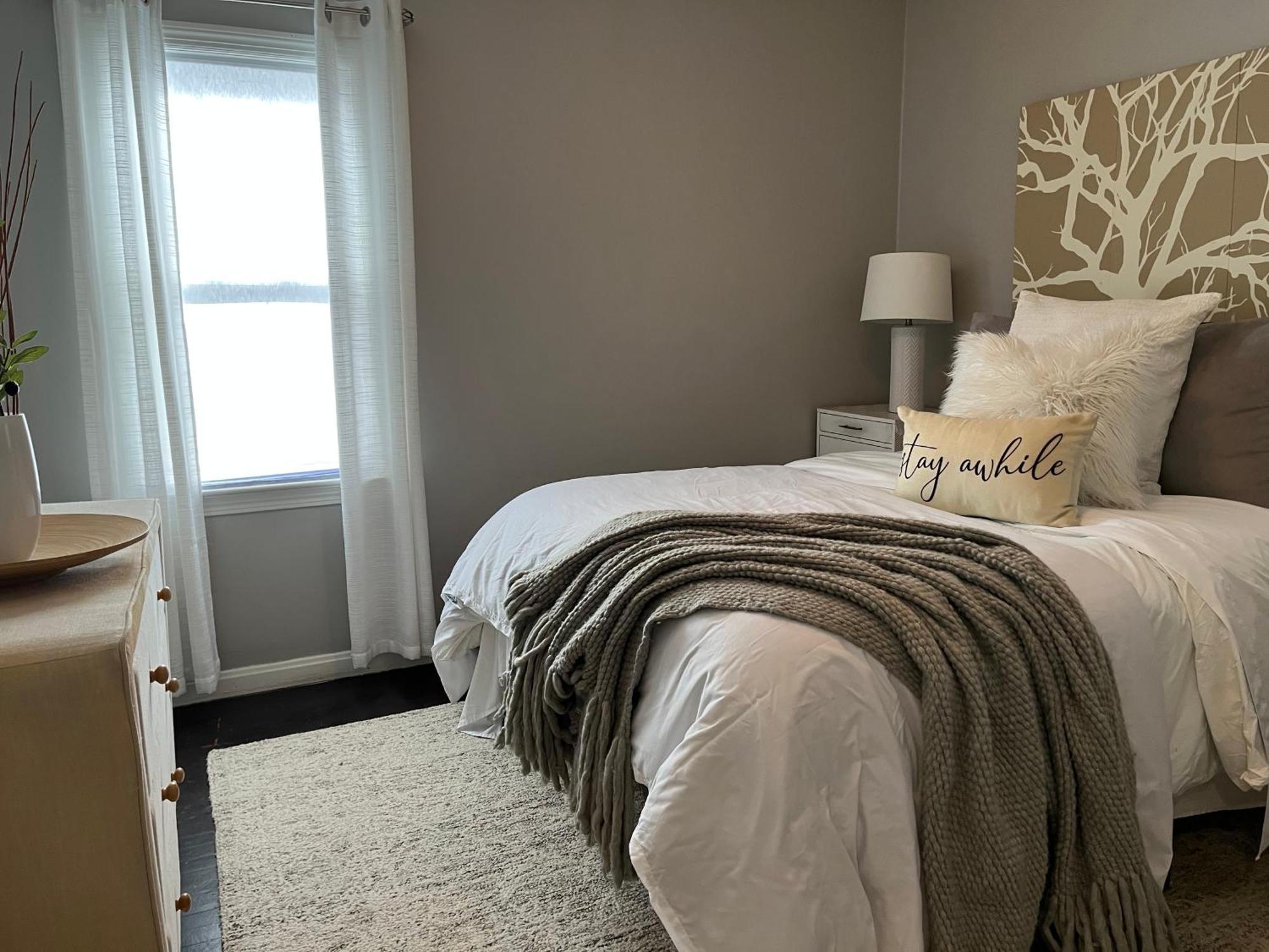 Cozy, 1St Floor Apartment 2Bdrms Plus Semi Private Room With Futon Pets With Fee Family Friendly Close To Everything Cleveland Exterior foto